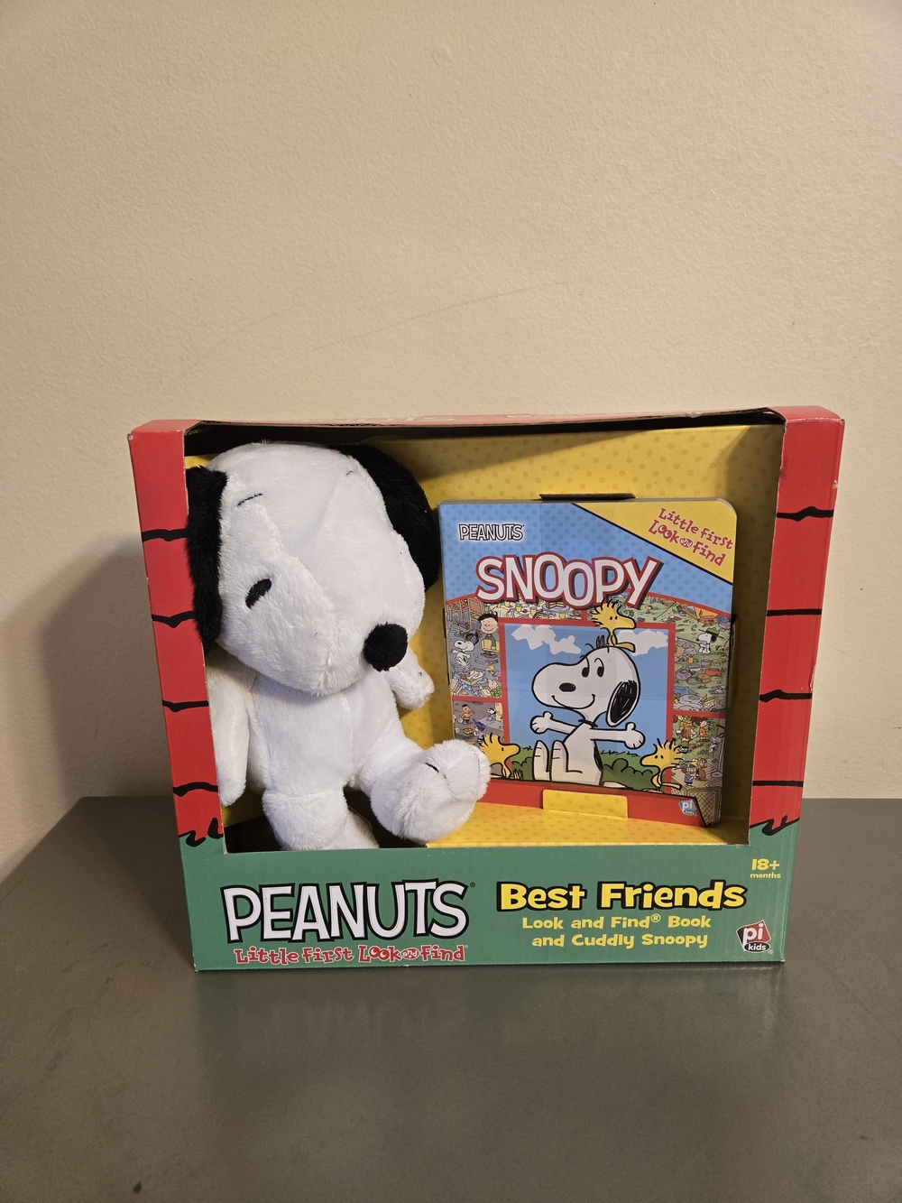 Peanuts Best Friends Look and Find Book and Cuddly Snoopy Plush Toy Set